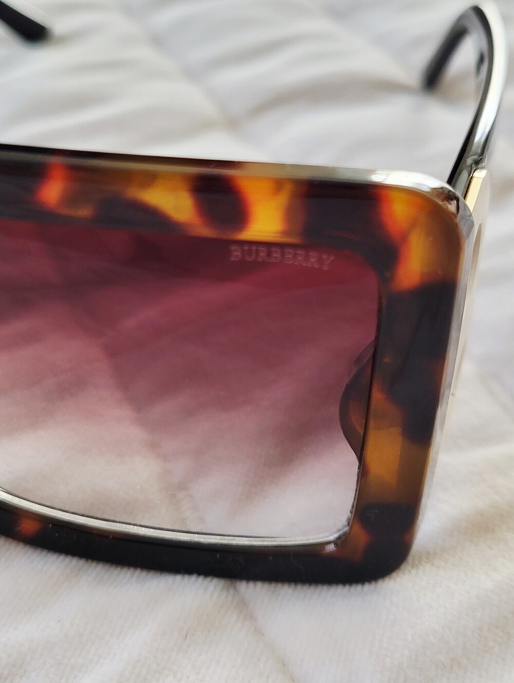 Burberry Frith Oversized Tortoiseshell & Black Square Sunglasses With B Accent - Picture 2 of 15